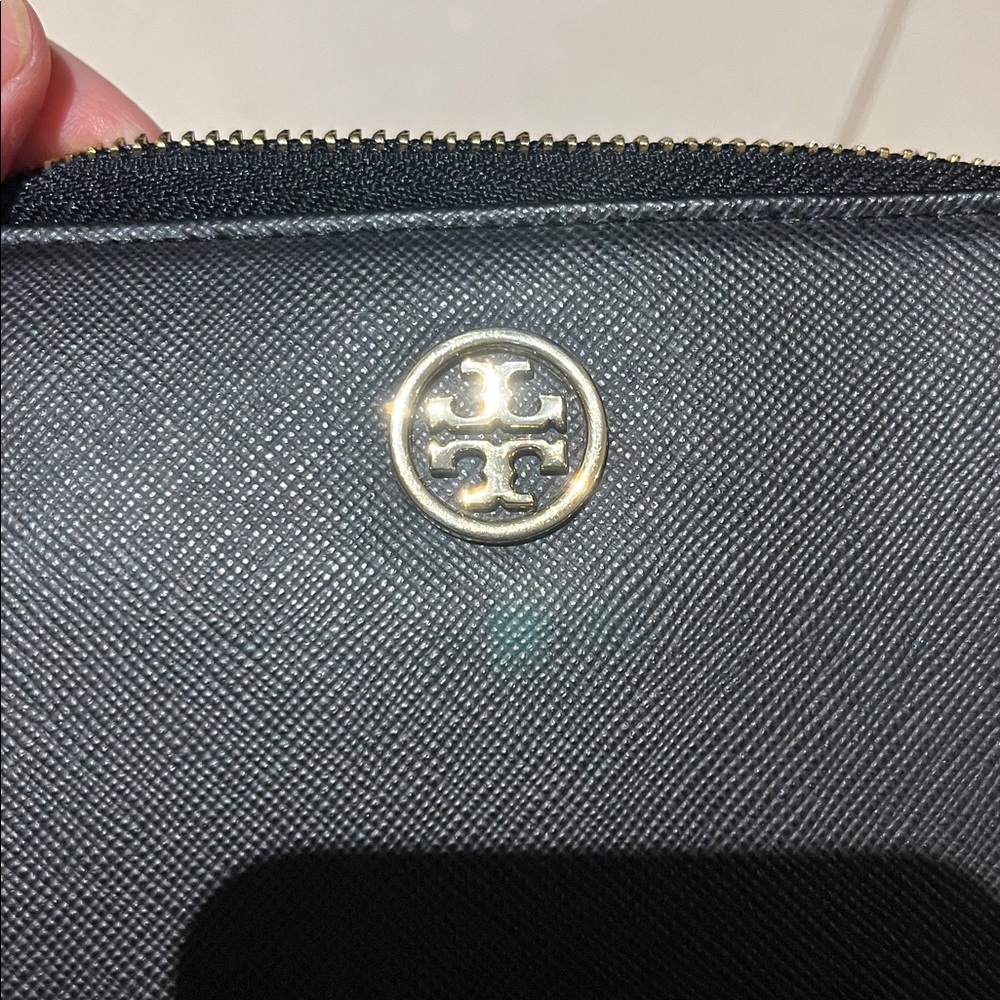 Tory Burch Black Leather Wristlet Clutch with Gold Logo - Picture 14 of 16